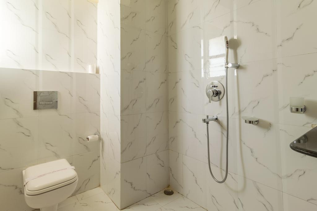 Hotel D' Sapphire Гувахати Экстерьер фото