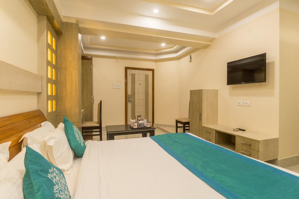 Hotel D' Sapphire Гувахати Экстерьер фото