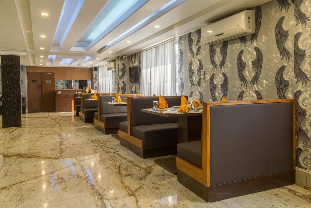 Hotel D' Sapphire Гувахати Экстерьер фото