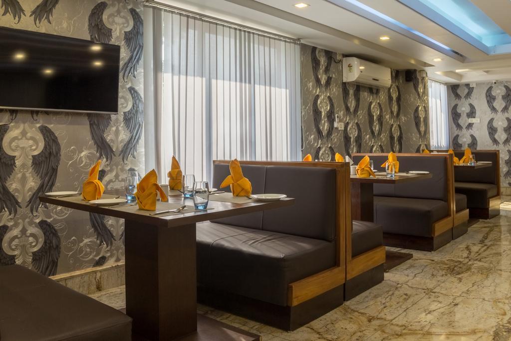Hotel D' Sapphire Гувахати Экстерьер фото