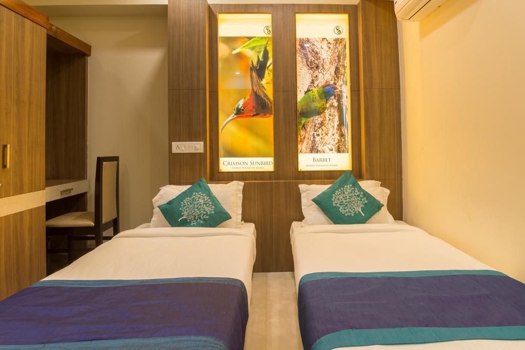 Hotel D' Sapphire Гувахати Экстерьер фото