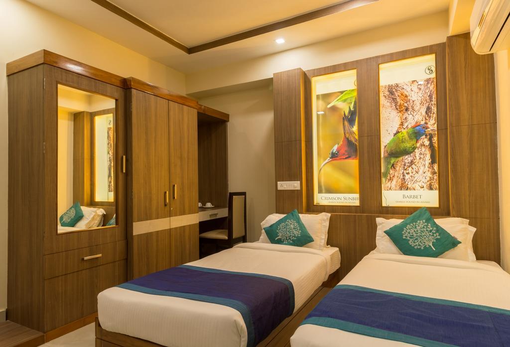 Hotel D' Sapphire Гувахати Экстерьер фото